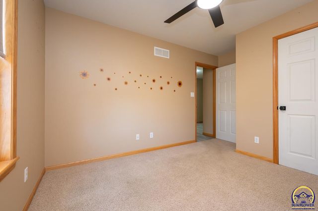 4334 SE Oakwood ST, Topeka, KS 66609