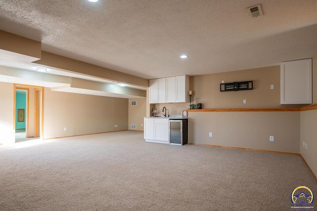 4334 SE Oakwood ST, Topeka, KS 66609