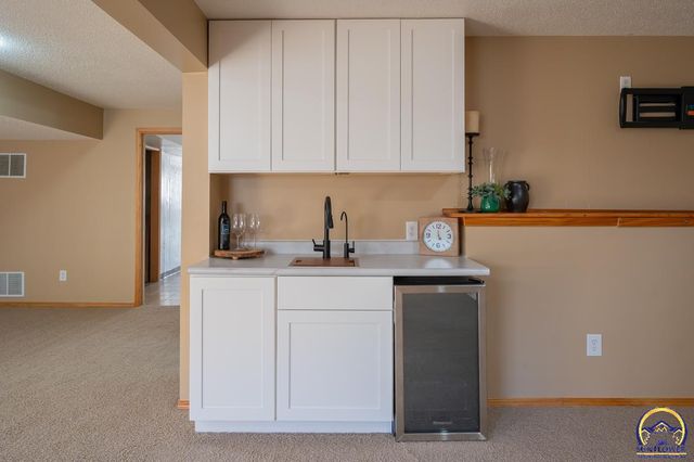 4334 SE Oakwood ST, Topeka, KS 66609