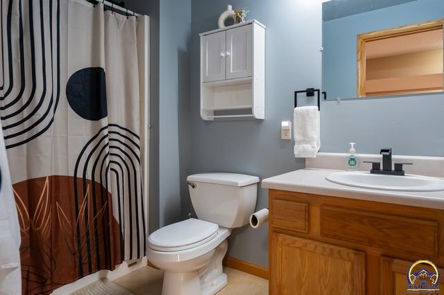 4334 SE Oakwood ST, Topeka, KS 66609