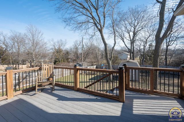 4334 SE Oakwood ST, Topeka, KS 66609