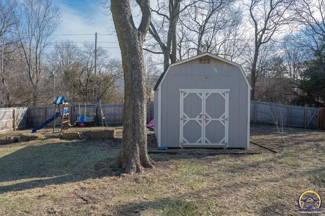 4334 SE Oakwood ST, Topeka, KS 66609