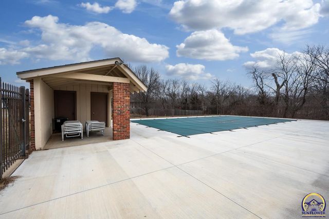 4334 SE Oakwood ST, Topeka, KS 66609