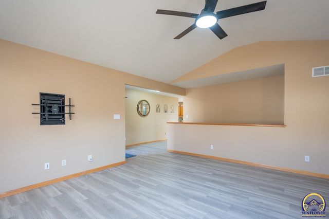 4334 SE Oakwood ST, Topeka, KS 66609