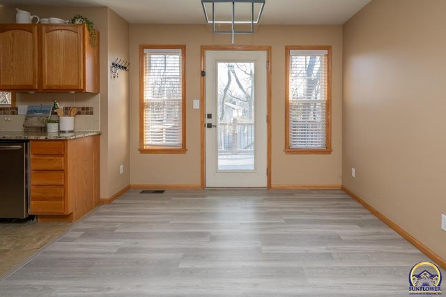 4334 SE Oakwood ST, Topeka, KS 66609