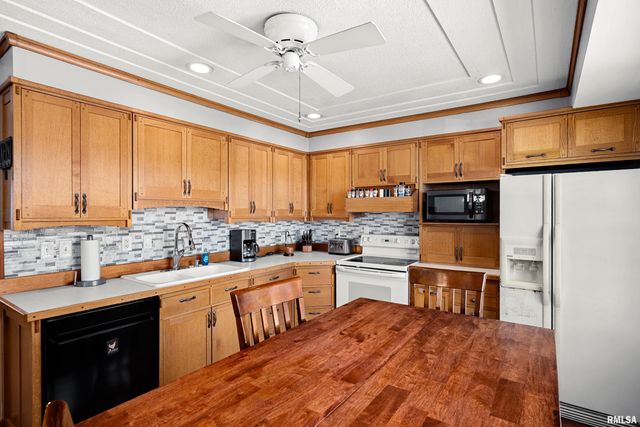 501 PONTIAC Road, Marquette Heights, IL 61554