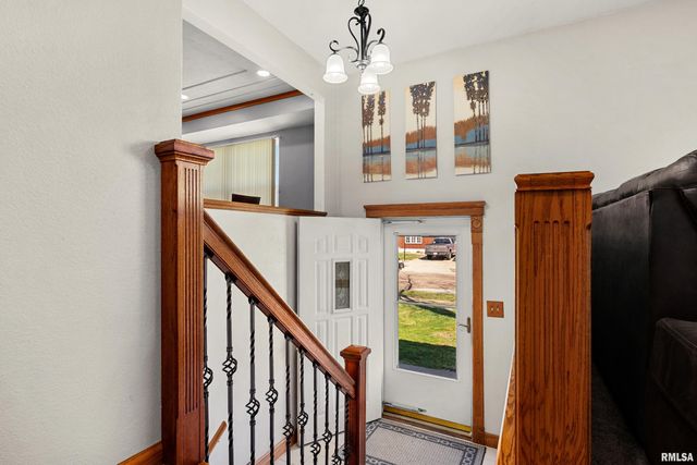 501 PONTIAC Road, Marquette Heights, IL 61554