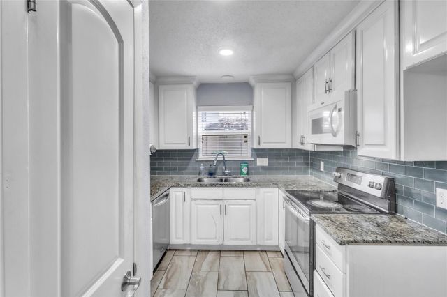 7044 S Dairy Ashford Road, Houston, TX 77072