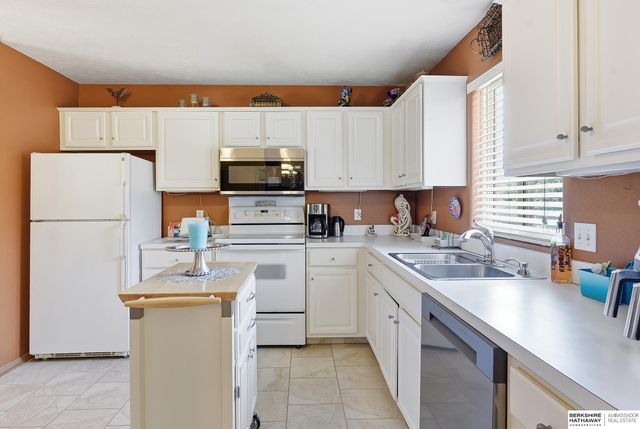 15453 Binney Street, Omaha, NE 68116