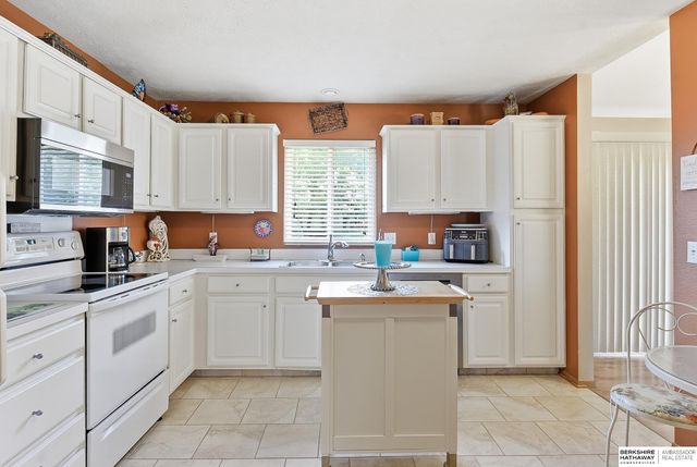 15453 Binney Street, Omaha, NE 68116
