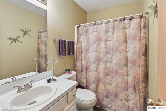 15453 Binney Street, Omaha, NE 68116