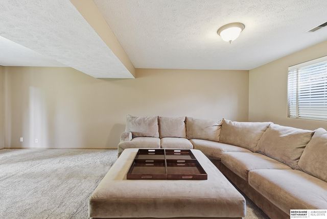 15453 Binney Street, Omaha, NE 68116