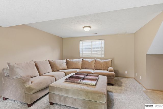 15453 Binney Street, Omaha, NE 68116