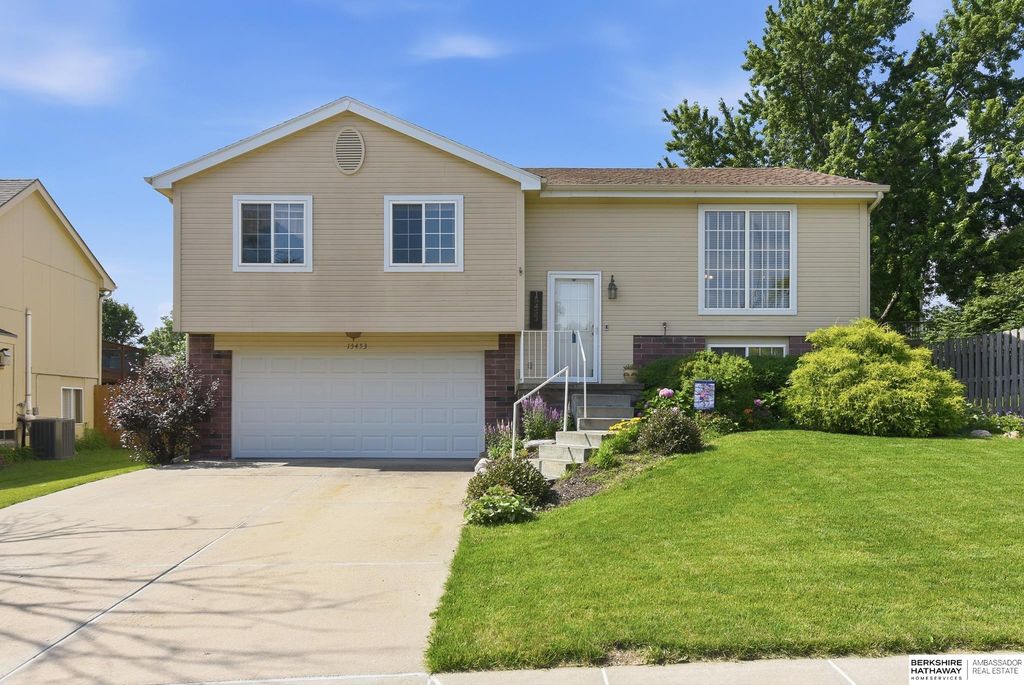 15453 Binney Street, Omaha, NE 68116