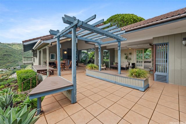 1708 Kumakani Loop, Honolulu, HI 96821