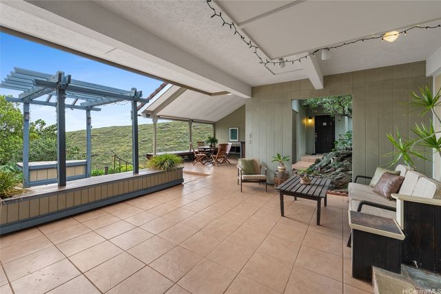 1708 Kumakani Loop, Honolulu, HI 96821