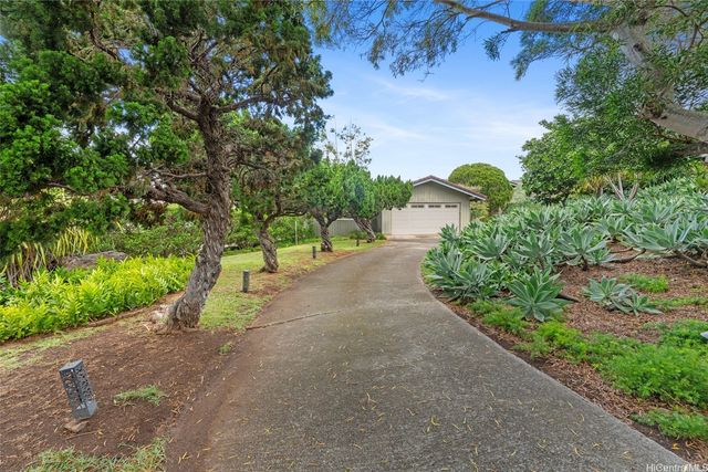 1708 Kumakani Loop, Honolulu, HI 96821