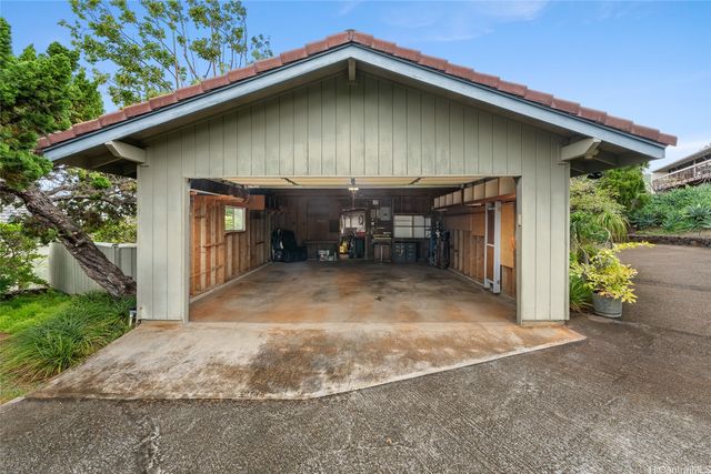 1708 Kumakani Loop, Honolulu, HI 96821