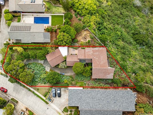 1708 Kumakani Loop, Honolulu, HI 96821