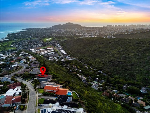 1708 Kumakani Loop, Honolulu, HI 96821