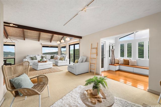1708 Kumakani Loop, Honolulu, HI 96821