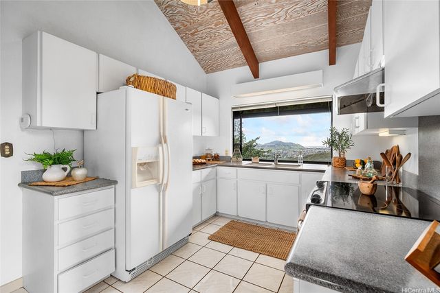 1708 Kumakani Loop, Honolulu, HI 96821