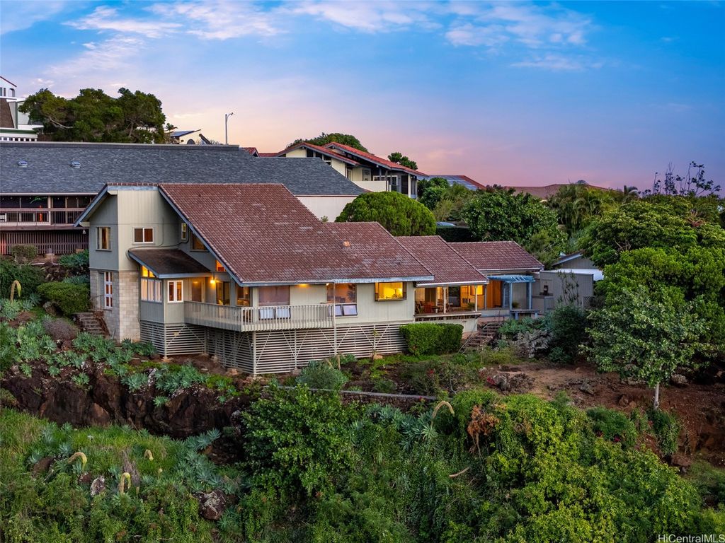 1708 Kumakani Loop, Honolulu, HI 96821