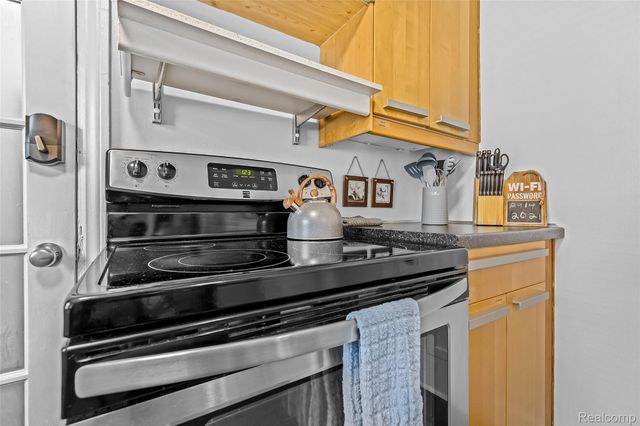 604 W Hudson Avenue, Royal Oak Charter Township, MI 48067