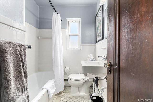 604 W Hudson Avenue, Royal Oak Charter Township, MI 48067