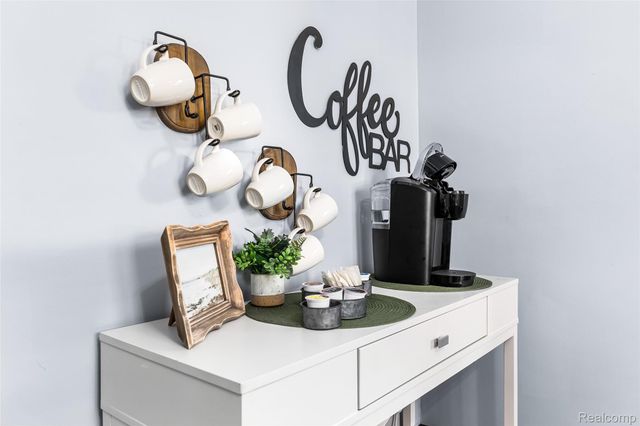 604 W Hudson Avenue, Royal Oak Charter Township, MI 48067