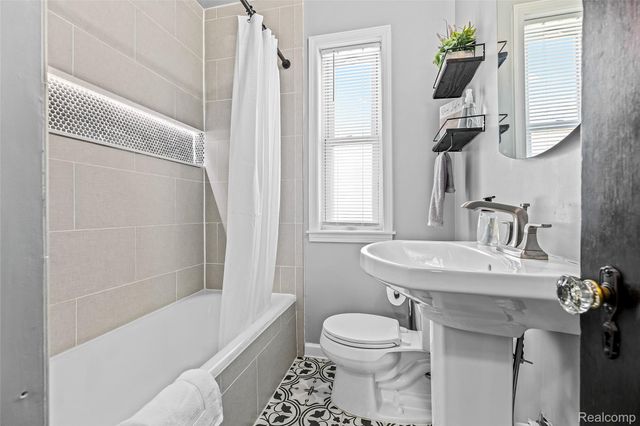 604 W Hudson Avenue, Royal Oak Charter Township, MI 48067