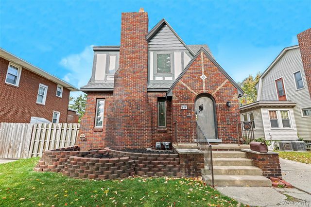 604 W Hudson Avenue, Royal Oak Charter Township, MI 48067