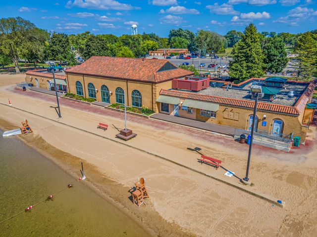 421 Lake Avenue, Crystal Lake, IL 60014