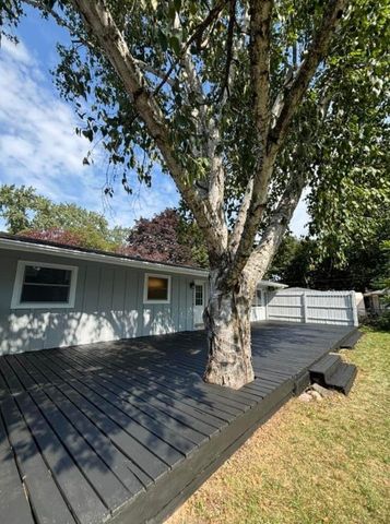 421 Lake Avenue, Crystal Lake, IL 60014