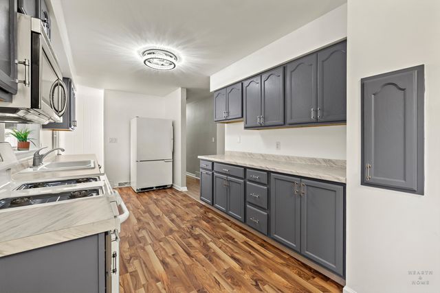 421 Lake Avenue, Crystal Lake, IL 60014