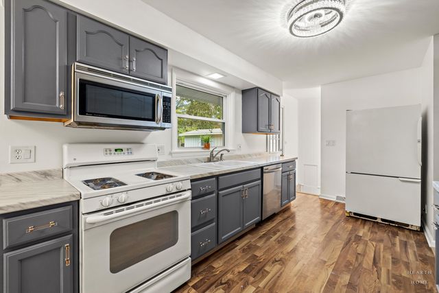 421 Lake Avenue, Crystal Lake, IL 60014