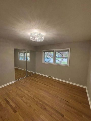 421 Lake Avenue, Crystal Lake, IL 60014