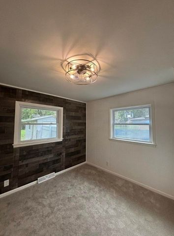 421 Lake Avenue, Crystal Lake, IL 60014