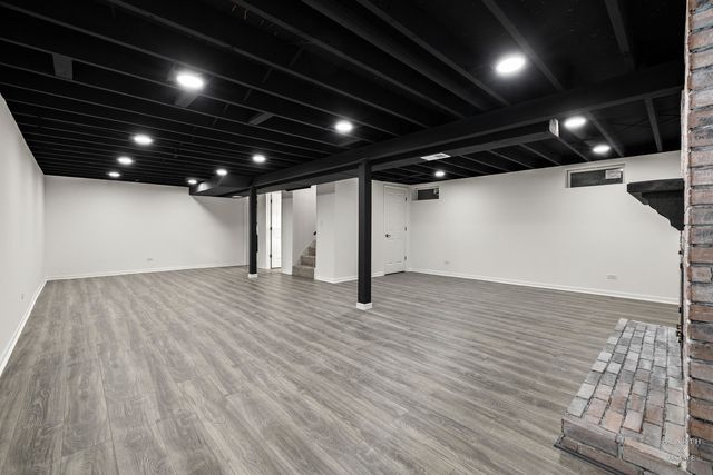 421 Lake Avenue, Crystal Lake, IL 60014