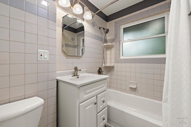 421 Lake Avenue, Crystal Lake, IL 60014