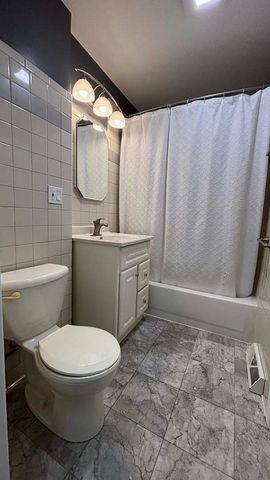 421 Lake Avenue, Crystal Lake, IL 60014