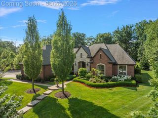 3071 Emeraude Court, Oakland Charter Township, MI 48306