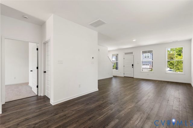 7955 Lyndale Dr, North Chesterfield, VA 23235