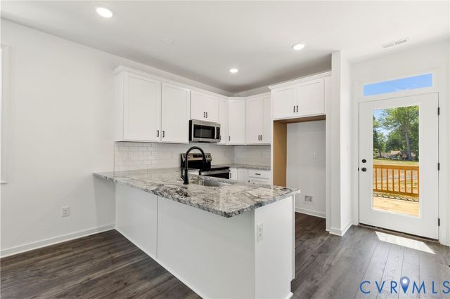 7955 Lyndale Dr, North Chesterfield, VA 23235