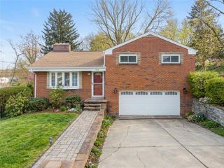 394 Southridge Dr, Upper St Clair, PA 15241
