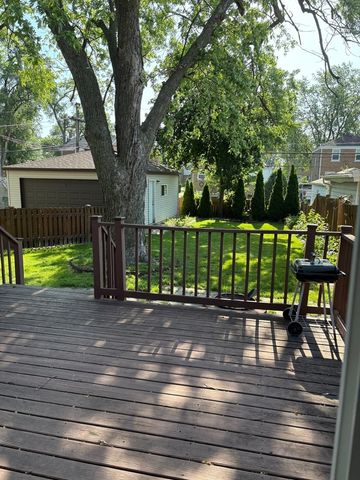 2205 Mayfair Avenue, Westchester, IL 60154