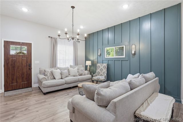 1125 Virginia Avenue S, Clarksville, IN 47129