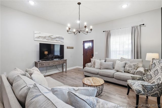 1125 Virginia Avenue S, Clarksville, IN 47129