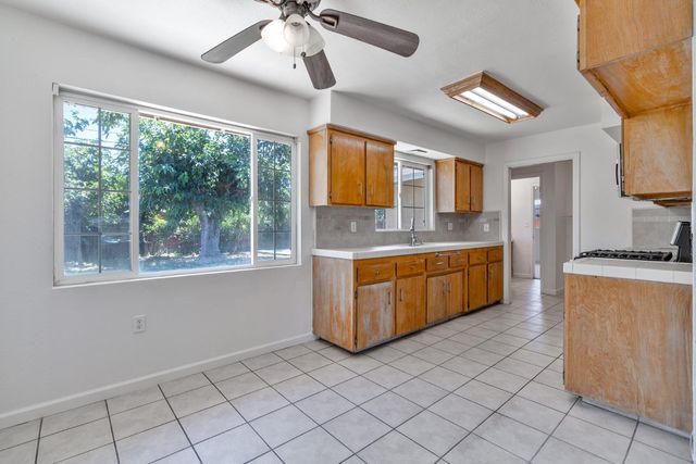 27164 Parkwood Avenue, Madera, CA 93637