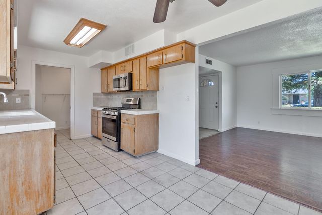 27164 Parkwood Avenue, Madera, CA 93637